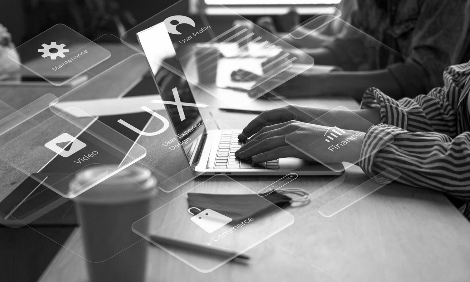 Mobil oyun geliştirme ekibinin proje toplantısı anı